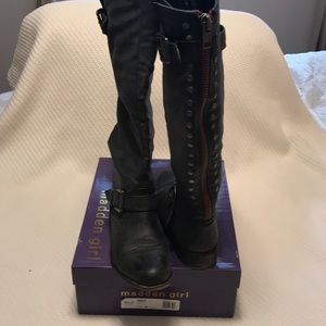Dark grey, tall boot